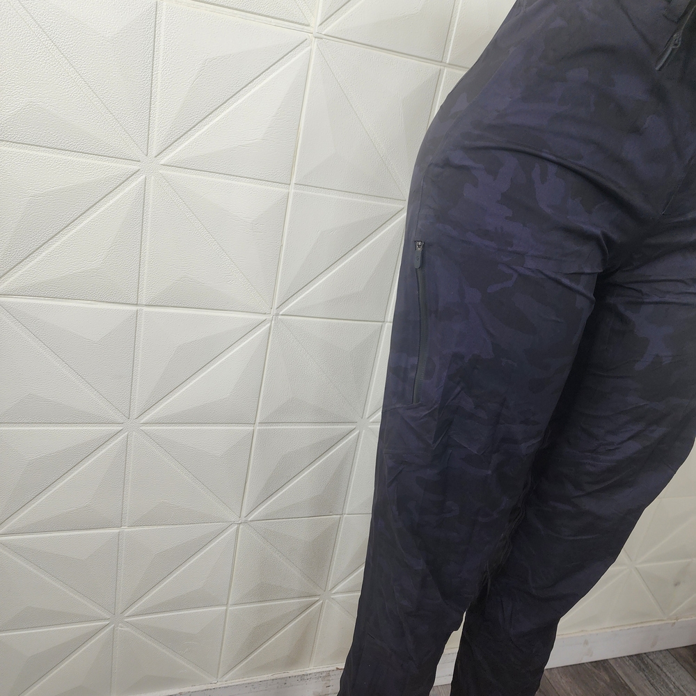 Lululemon Black Camo Zip-Leg Pants Size 6 Belted Utility Style - Picture 2 of 9